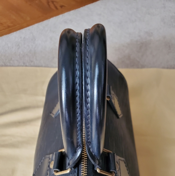 Louis Vuitton Speedy 25 Epi Black Handbag - Picture 10 of 16